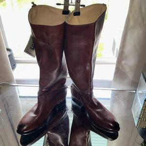 Frye boots size 8 NEVER WORN !! With tag